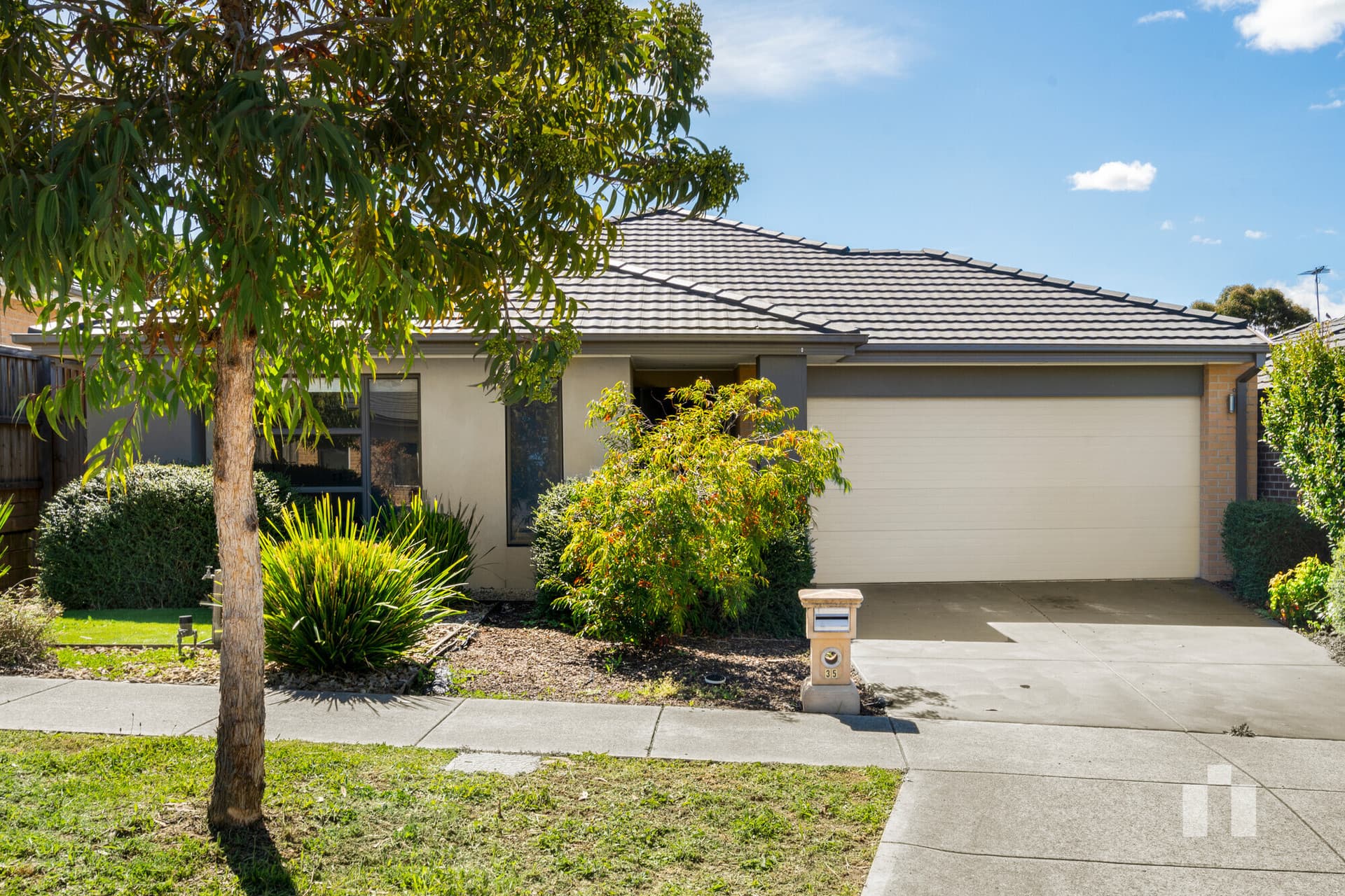 35 Gyrfalcon Way, Doreen - Thumbnail 2