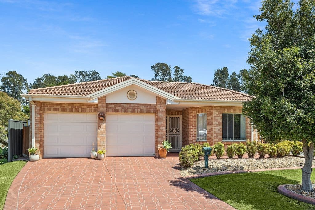 16 Delmont Place, Kanahooka - Image 1