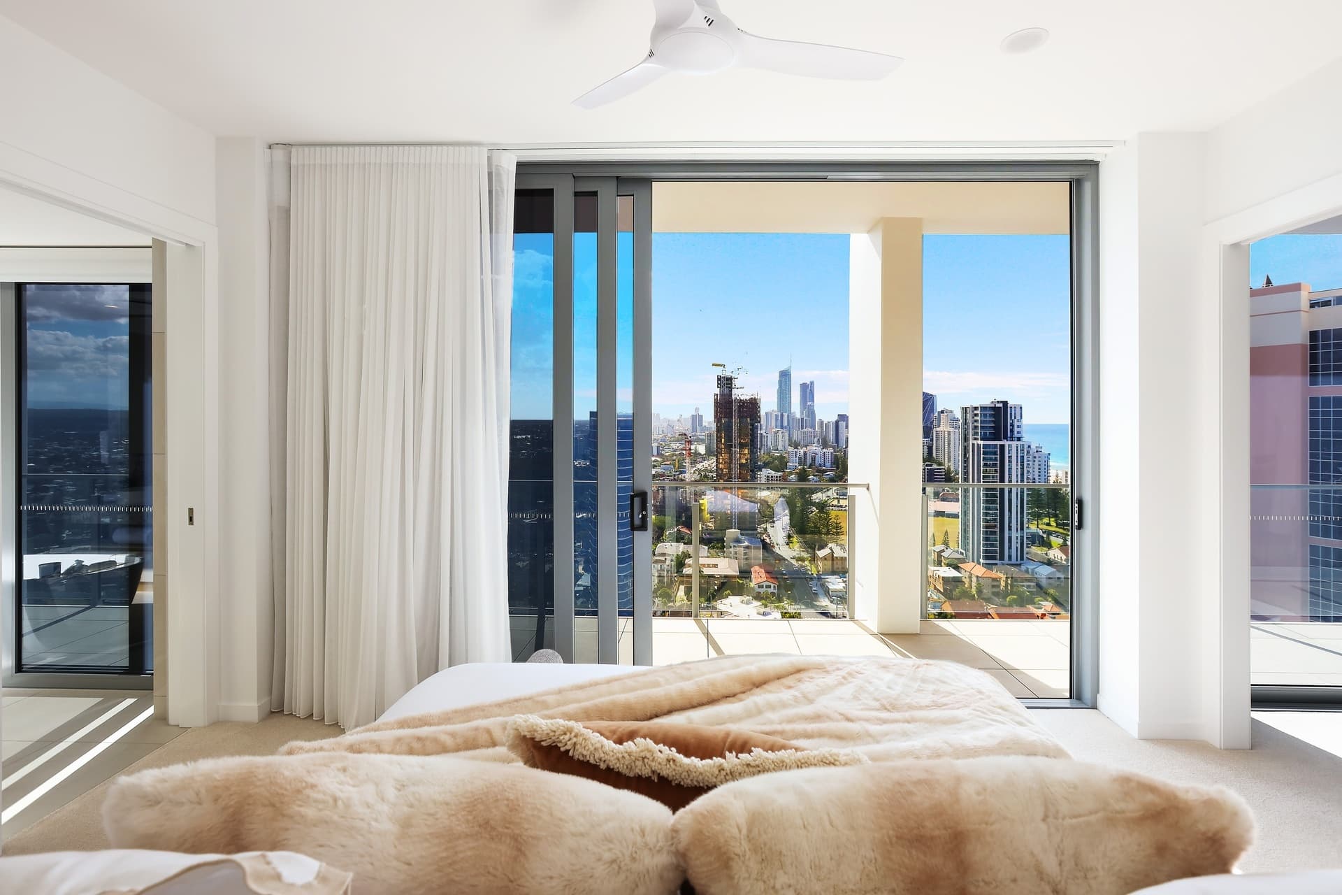 1501/122 Surf  Parade, Broadbeach, QLD, 4218, Broadbeach - Thumbnail 3