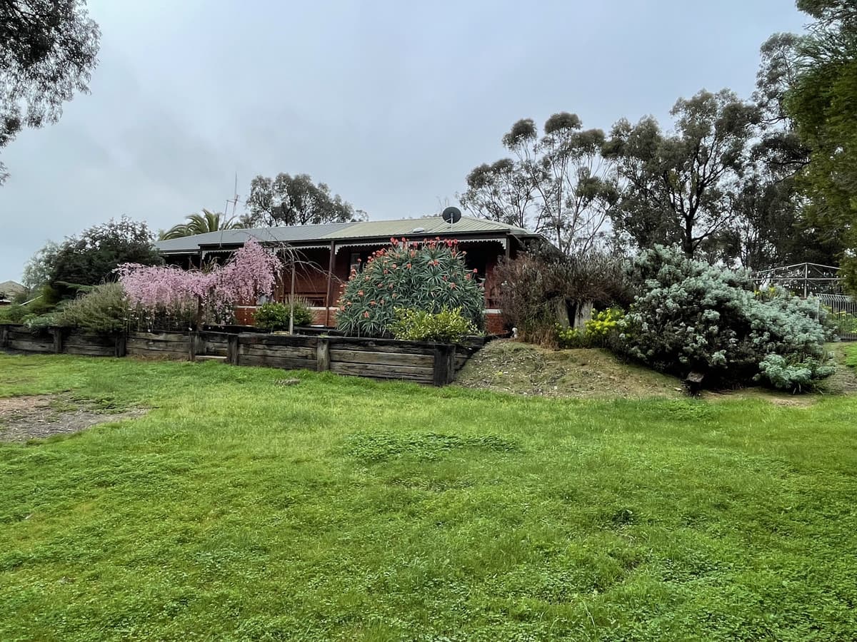 8 Clarke Street, Eaglehawk VIC 3556, Eaglehawk - Thumbnail 2