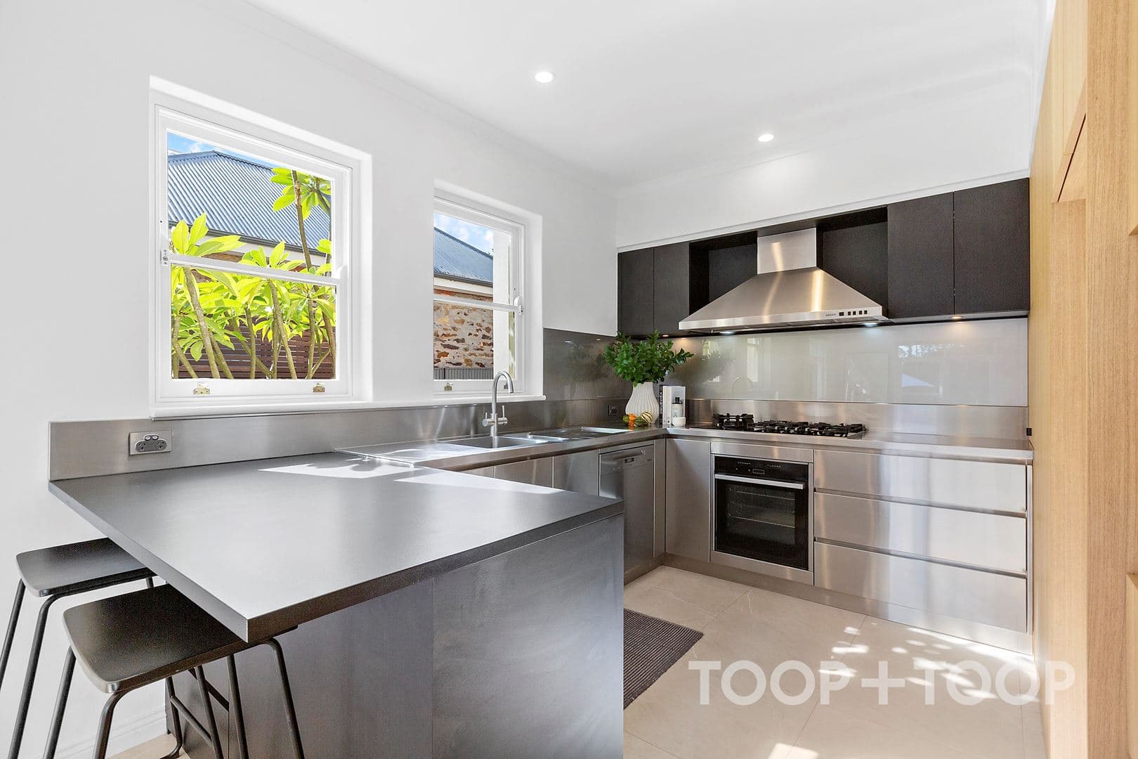 13 Desaumarez Street, Kensington Park SA 5068, Kensington Park - Thumbnail 5