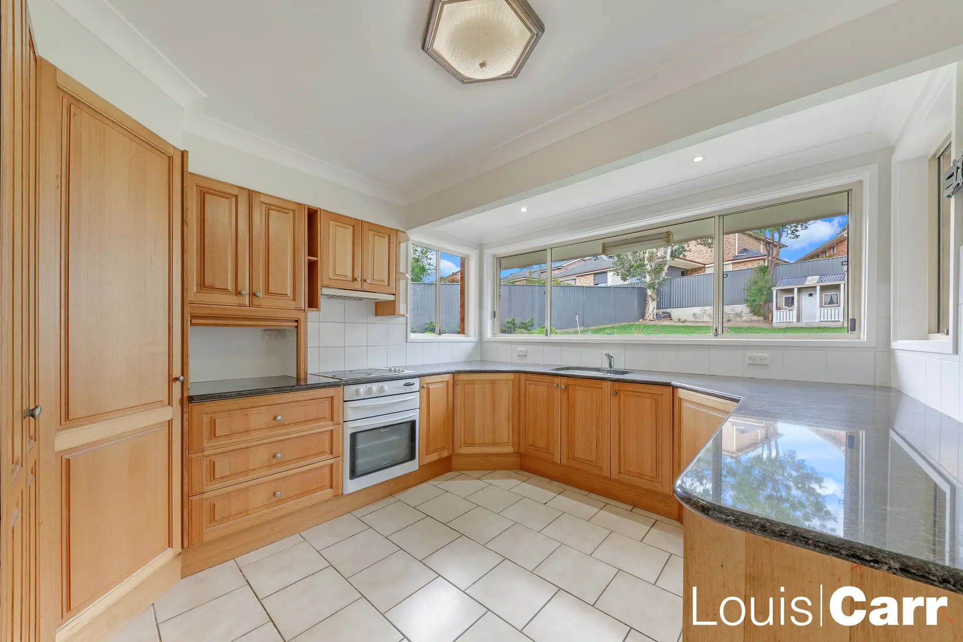 37 Gooraway Drive, Castle Hill NSW, Castle Hill - Thumbnail 4