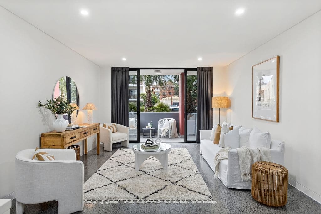 1/19 Kembla Street, Wollongong - Image 1