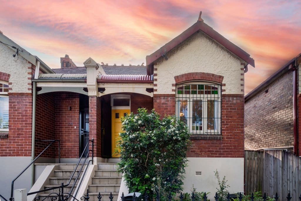 48 Northumberland Avenue, Stanmore - Image 1