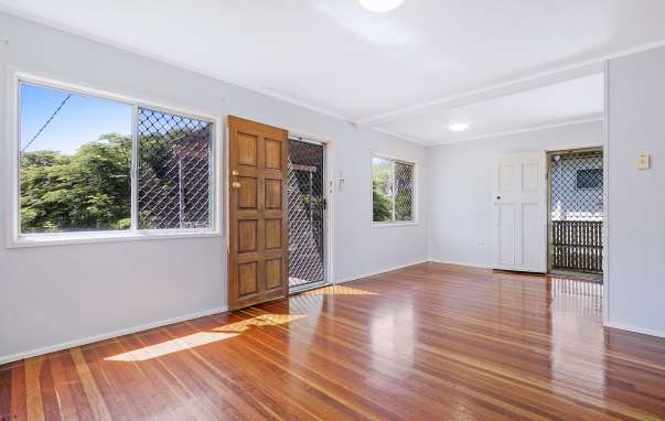 69 Longland Street, Redcliffe - Image 1
