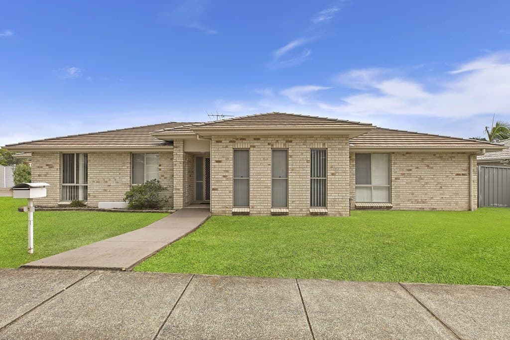 1 Dahlia Avenue, Hamlyn Terrace - Image 1