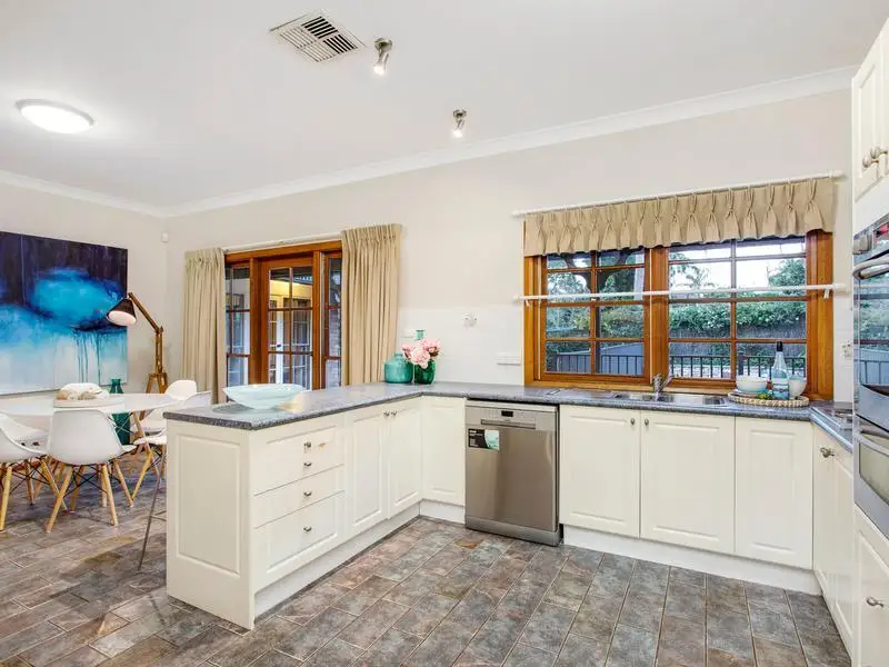 4 Woodcrest Place, Cherrybrook NSW, Cherrybrook - Thumbnail 2