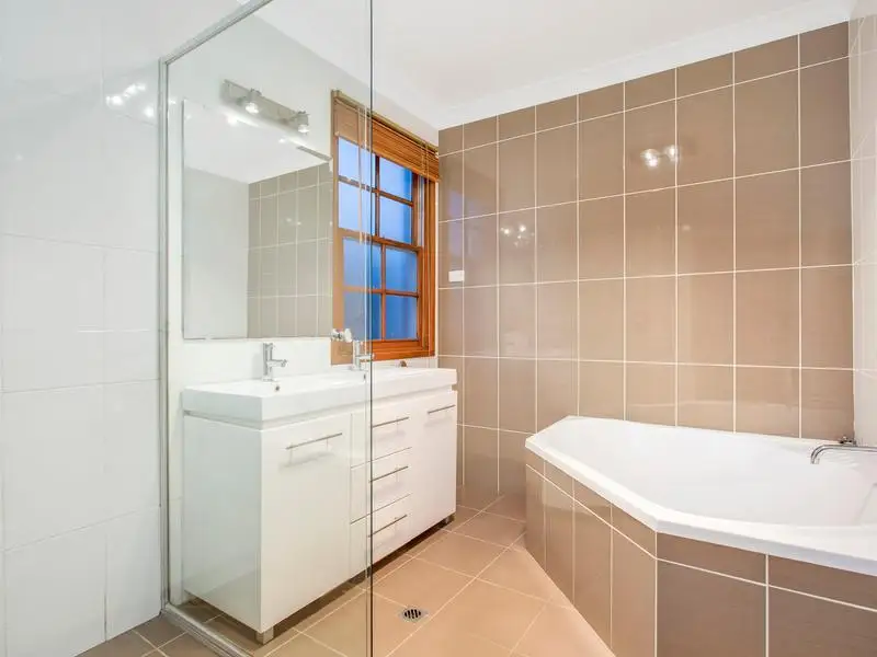 4 Woodcrest Place, Cherrybrook NSW, Cherrybrook - Thumbnail 4