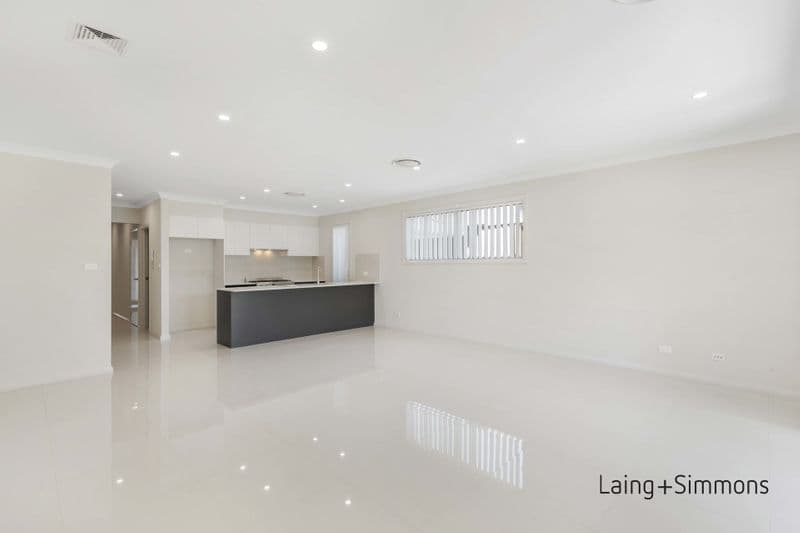 17 Monoplane Avenue, Middleton Grange, Middleton Grange - Thumbnail 4