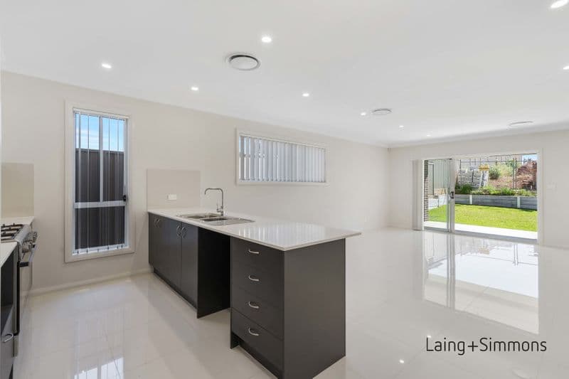 17 Monoplane Avenue, Middleton Grange, Middleton Grange - Thumbnail 5