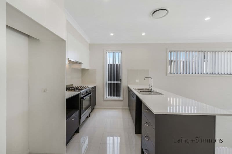 17 Monoplane Avenue, Middleton Grange, Middleton Grange - Thumbnail 7