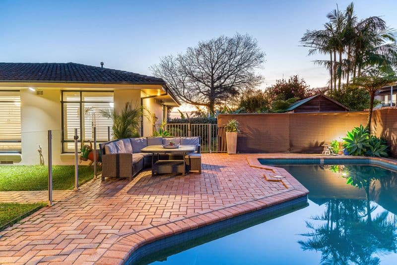8 Roscommon Crescent, Killarney Heights, Killarney Heights - Thumbnail 2