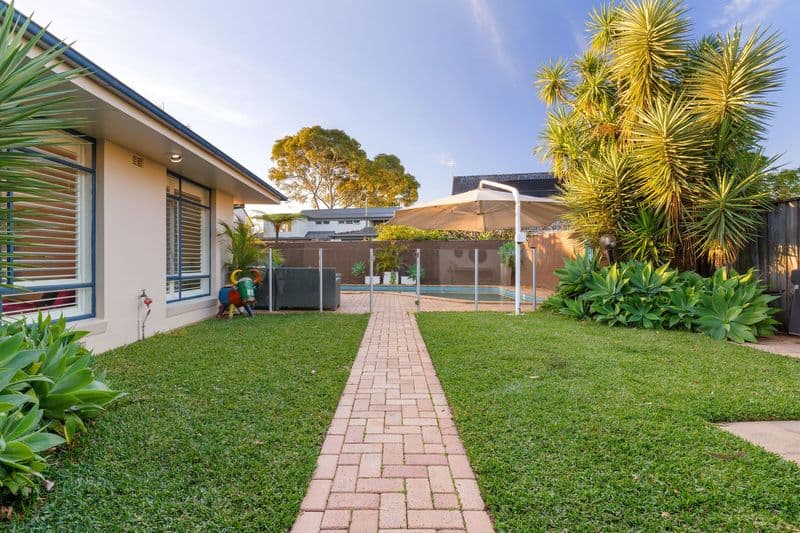 8 Roscommon Crescent, Killarney Heights, Killarney Heights - Thumbnail 3