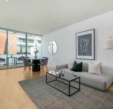 167/3 Queen, Just Listed - Image 1
