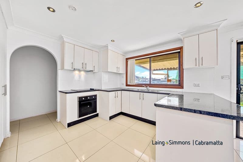 6 Howitt Place, Bonnyrigg, Bonnyrigg - Thumbnail 4