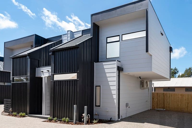 2/10 Stanlake Street, Footscray - Thumbnail 2