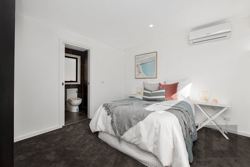 2/10 Stanlake Street, Footscray - Thumbnail 5