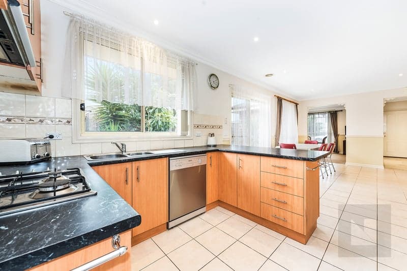 1/5 Amaranth Avenue, Altona North - Thumbnail 2