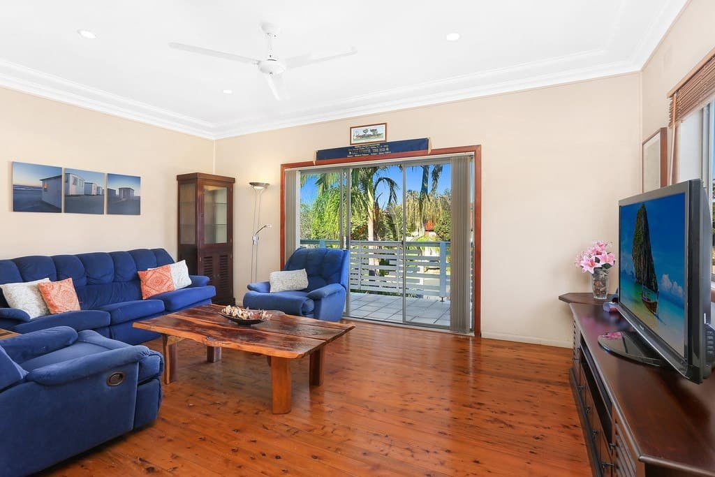 10 Gordon Crescent, Lake Heights - Thumbnail 2