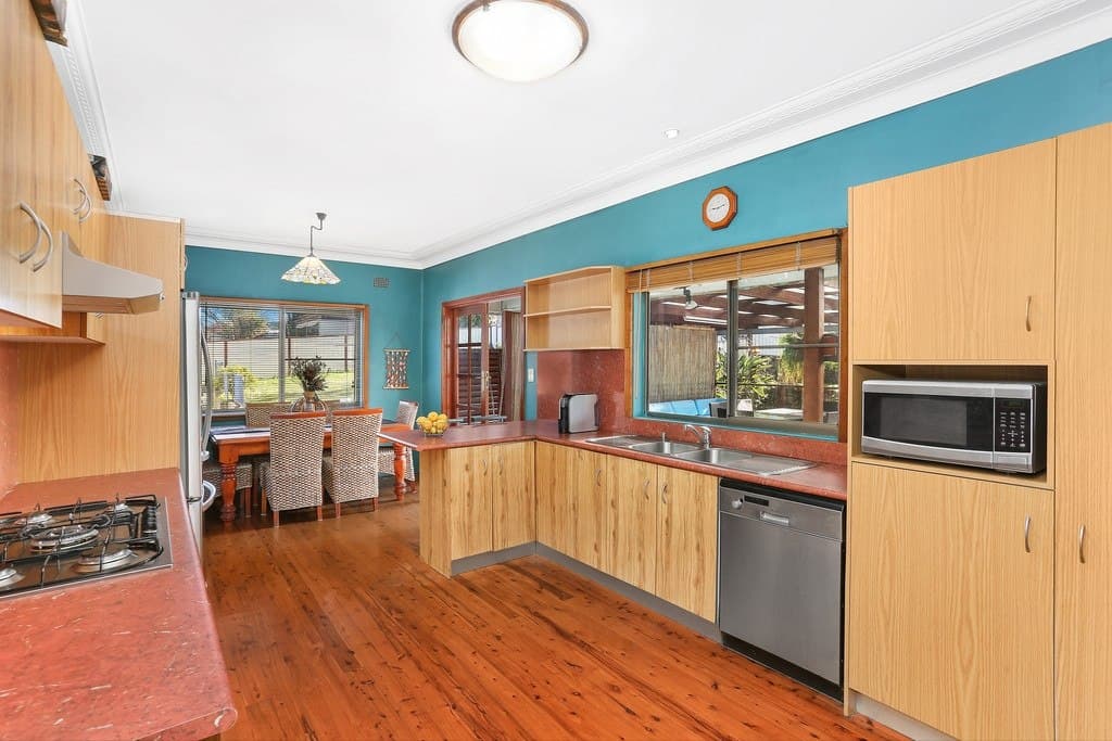 10 Gordon Crescent, Lake Heights - Thumbnail 3
