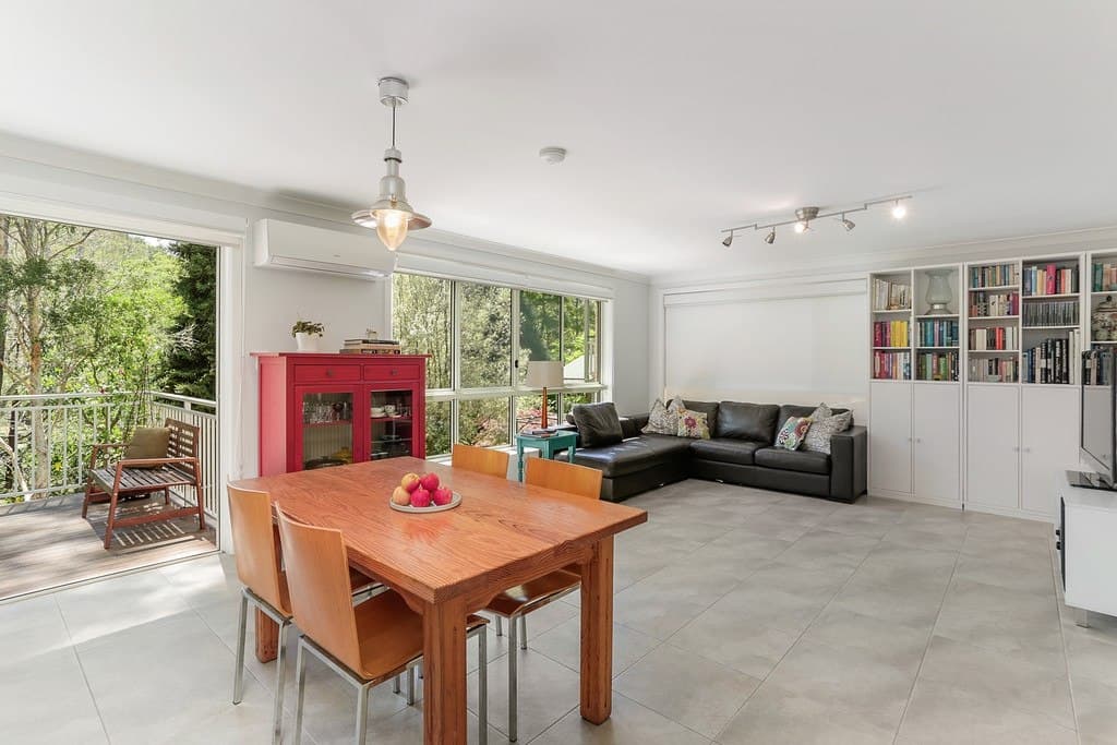 10 Avon Parade, Mount Kembla - Image 1