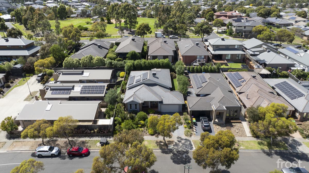14 Bear Crescent, Doreen, VIC, Doreen - Thumbnail 2