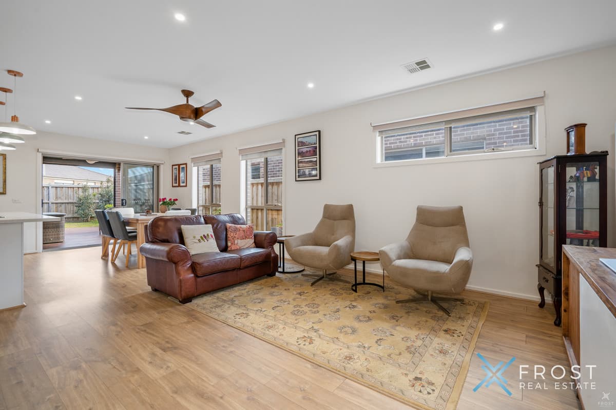 16 Azolla Avenue, Werribee, VIC, Werribee - Thumbnail 2