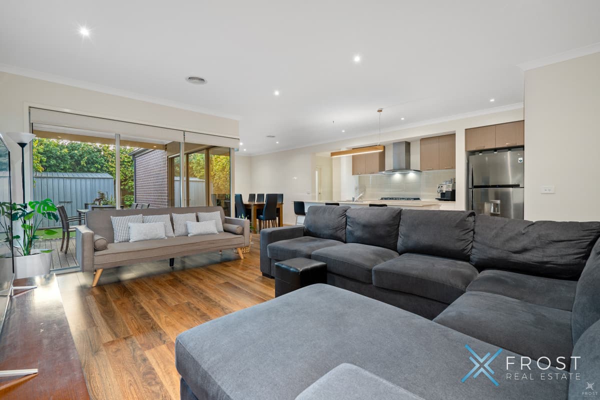 38 Newmarket Parade, Mickleham, VIC, Mickleham - Thumbnail 2