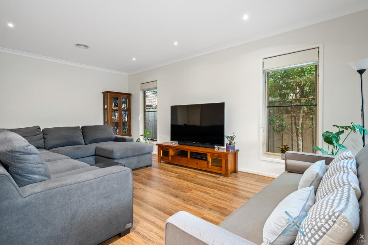 38 Newmarket Parade, Mickleham, VIC, Mickleham - Thumbnail 3