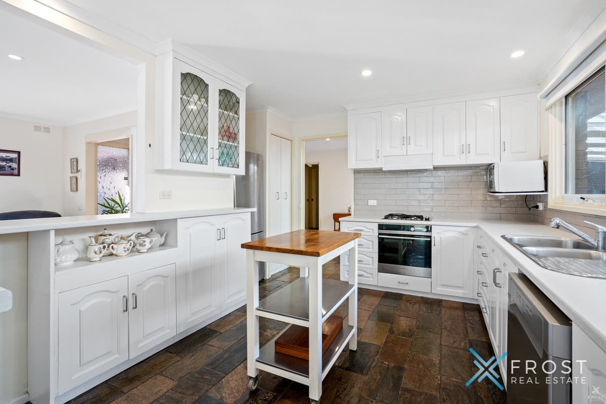26 Corowa Crescent, Greensborough, VIC, Greensborough - Thumbnail 2