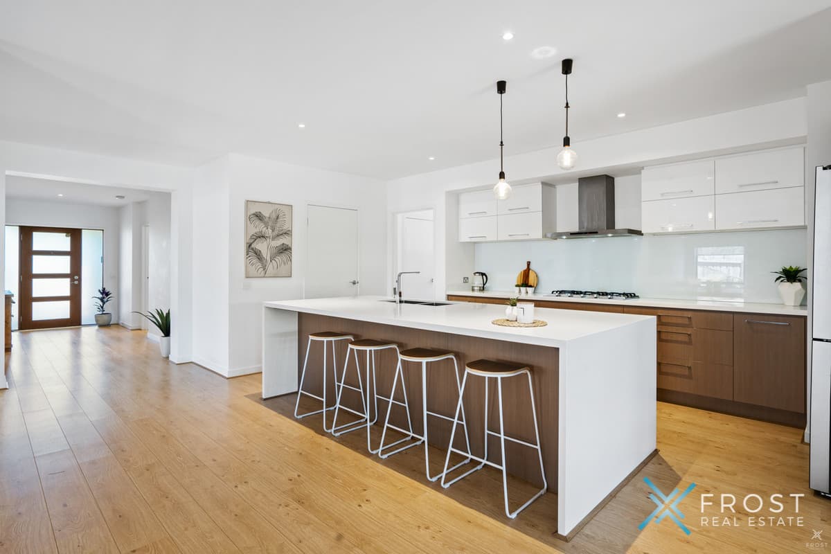7 Maestro Drive, Wallan, VIC, Wallan - Thumbnail 2