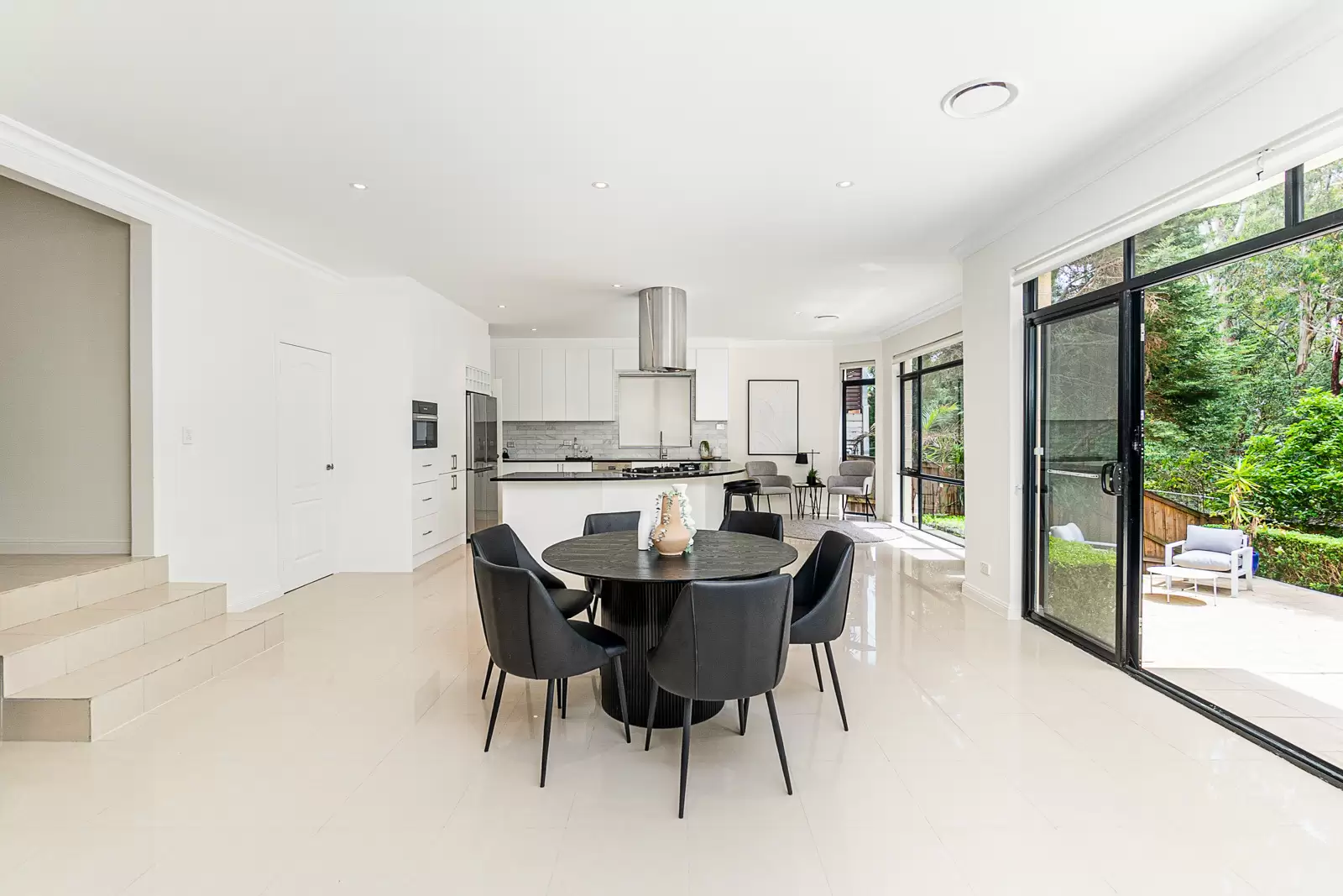 21 Applecross Avenue, Castle Hill NSW, Castle Hill - Thumbnail 4