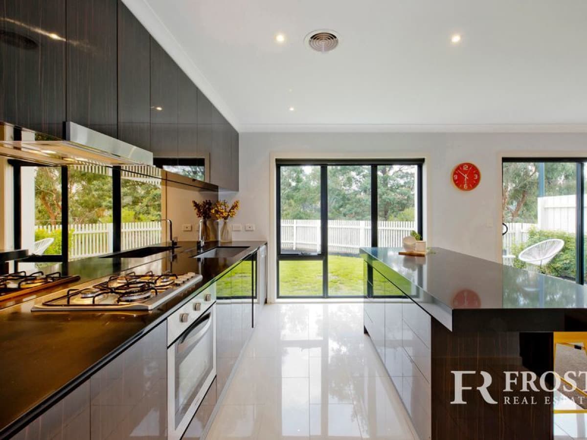 5 Edinburgh Circuit, Bundoora, VIC, Bundoora - Thumbnail 2