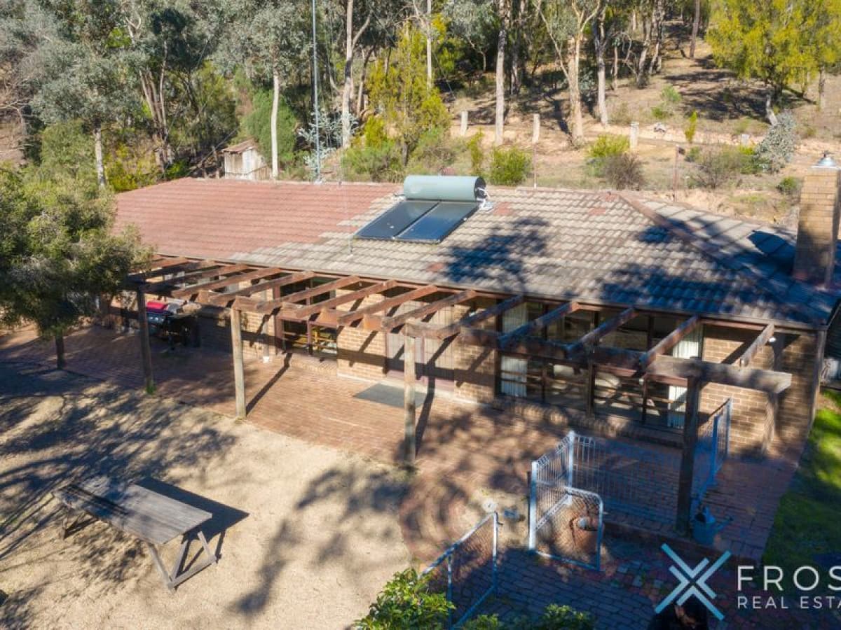 11 Scotts Angle Road, Wattle Glen, VIC, Wattle Glen - Thumbnail 2