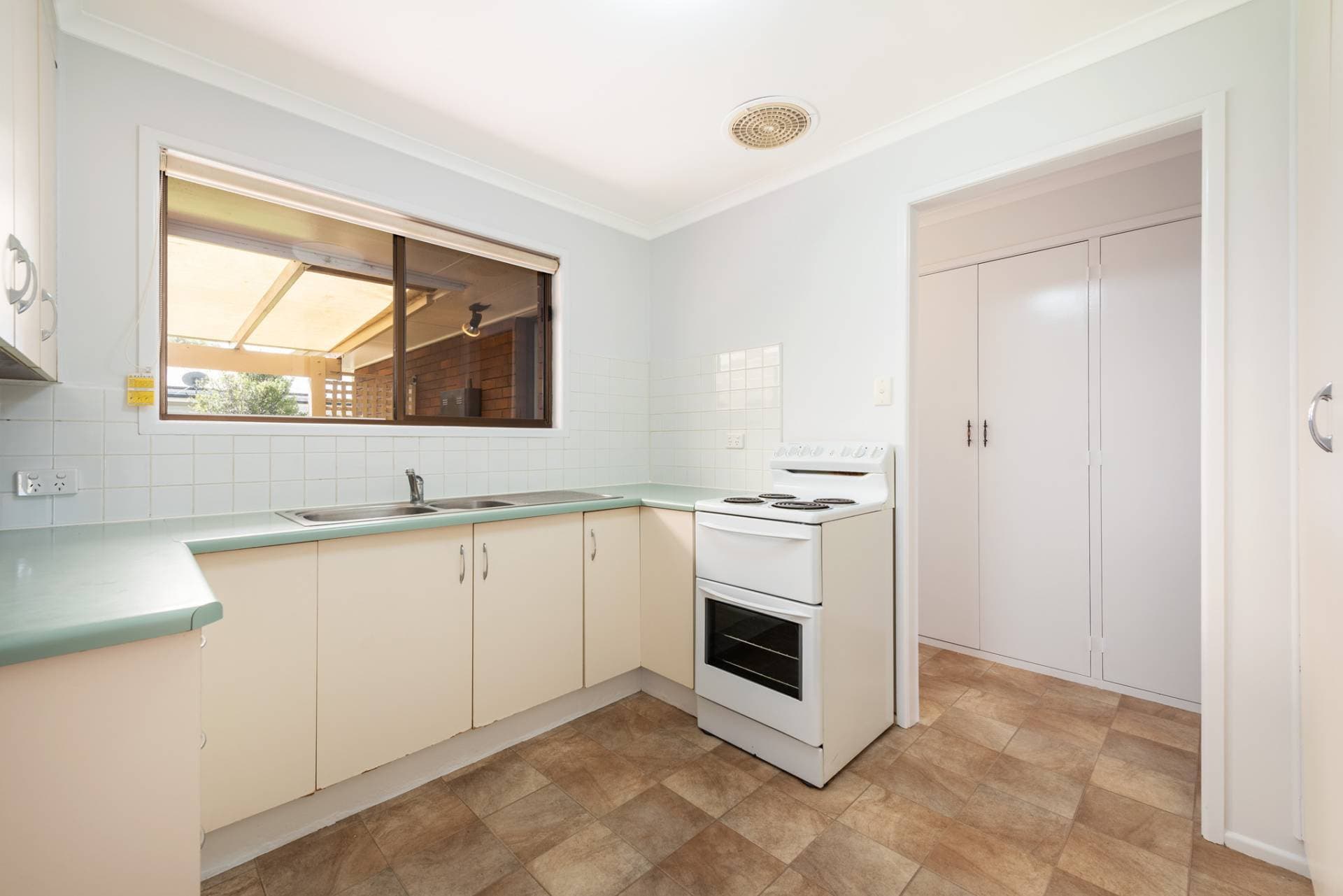 9 Knockator Crescent, Centenary Heights, QLD, Centenary Heights - Thumbnail 2