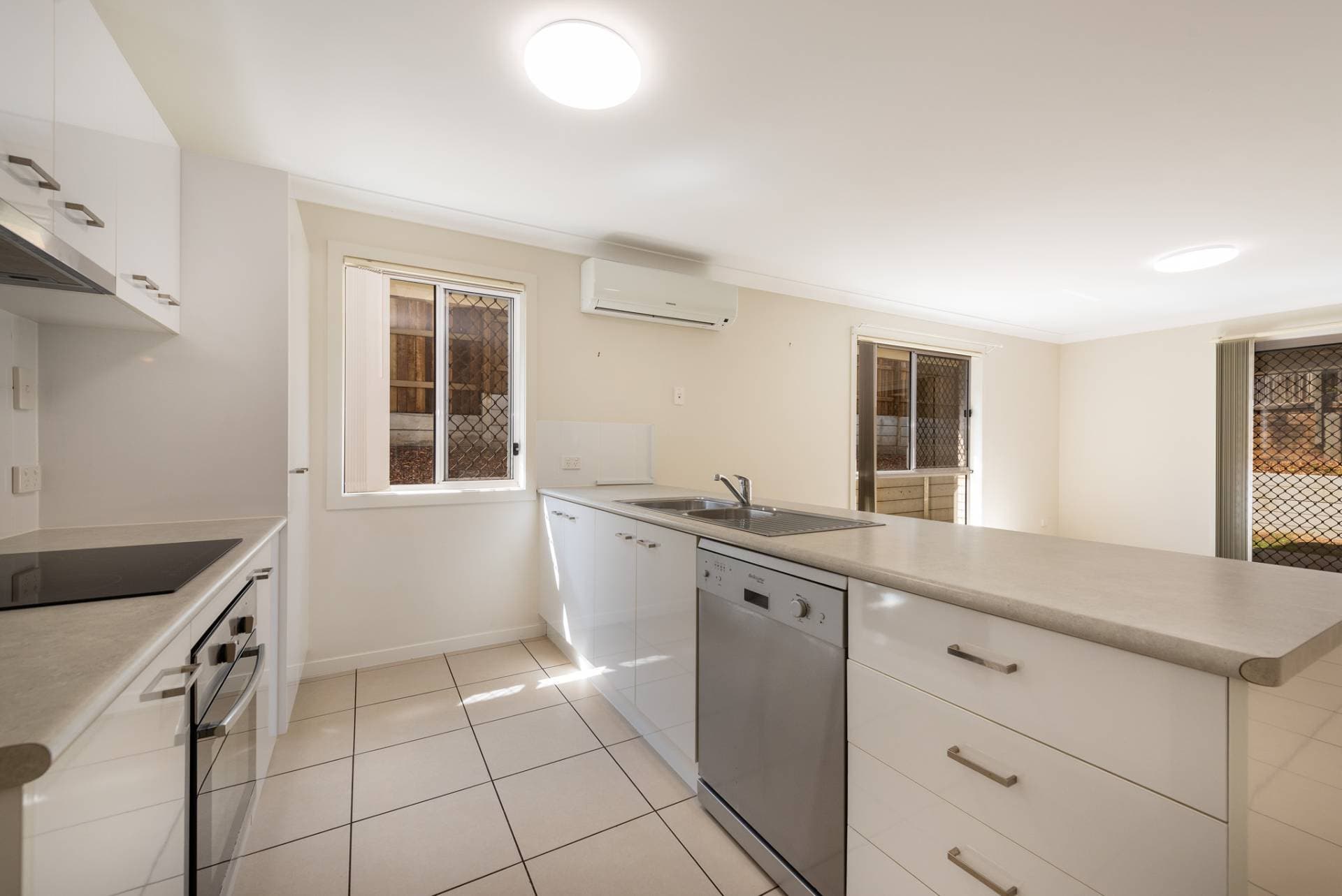 10 Felix Street, Cranley, QLD, Cranley - Thumbnail 2