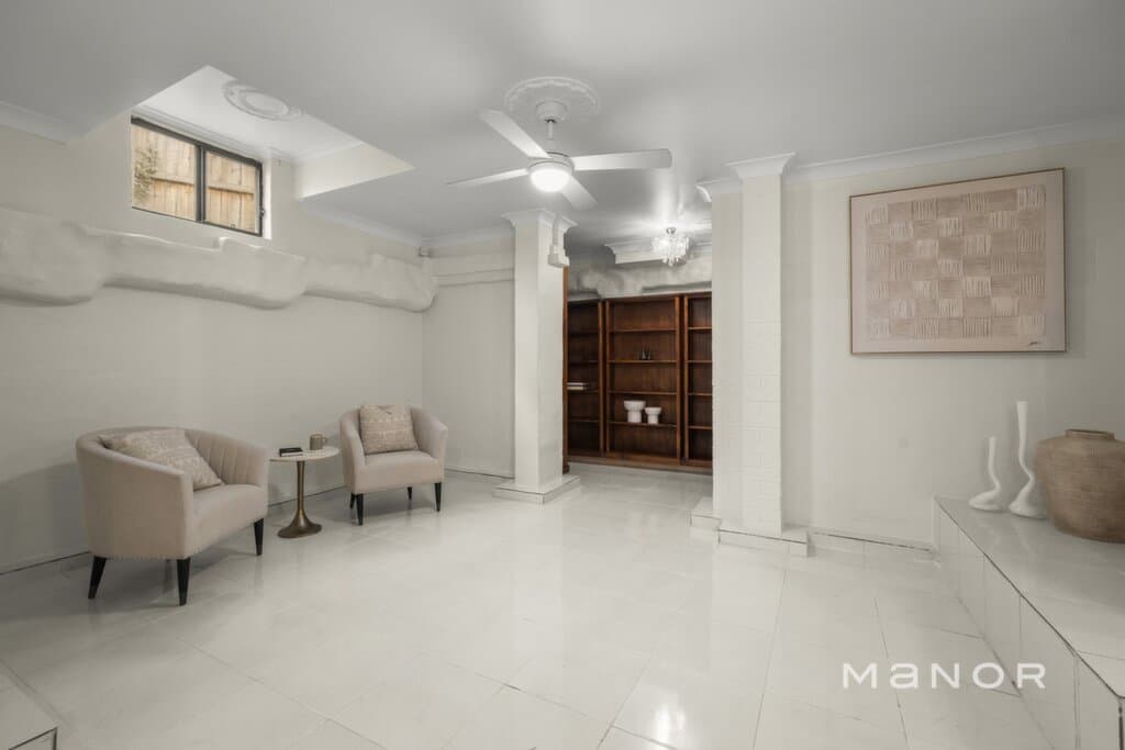 8 Christopher Street, Baulkham Hills, NSW, Baulkham Hills - Thumbnail 3