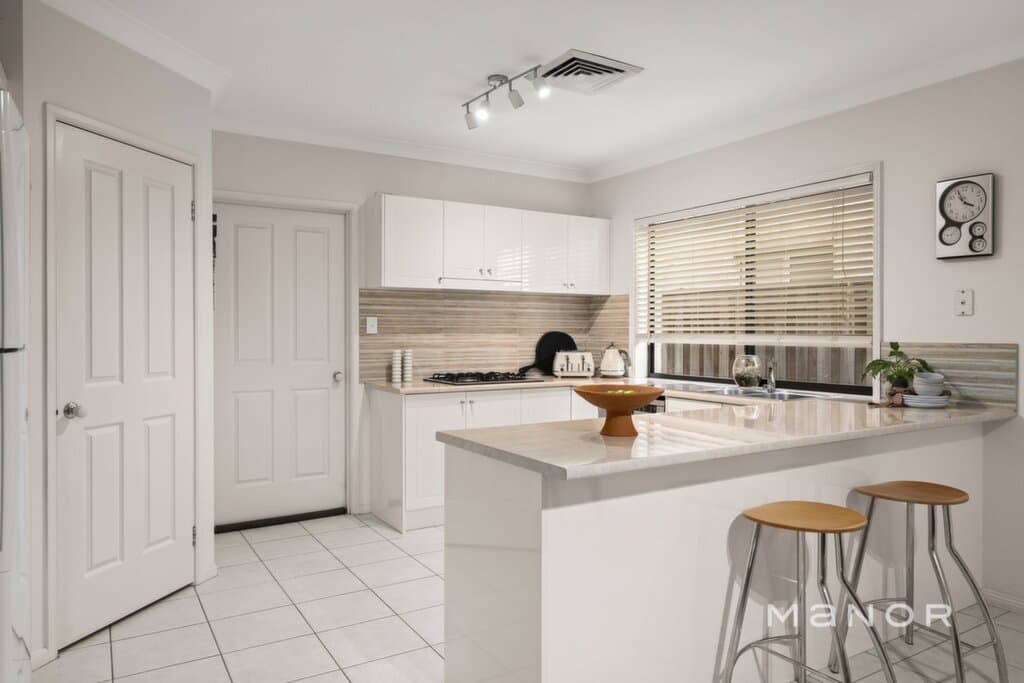 33 Minerva Crescent Beaumont Hills, Beaumont Hills - Thumbnail 4