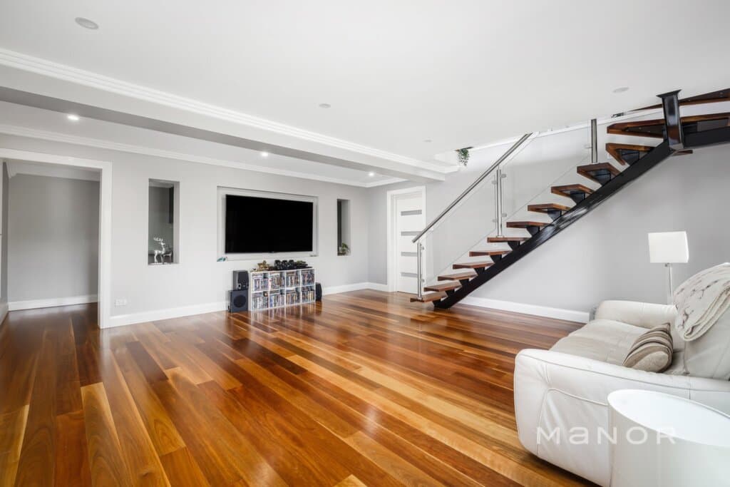 16 Ellis Place Kings Langley, Kings Langley - Thumbnail 2