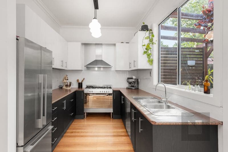 8 Indwe Street, West Footscray - Thumbnail 2