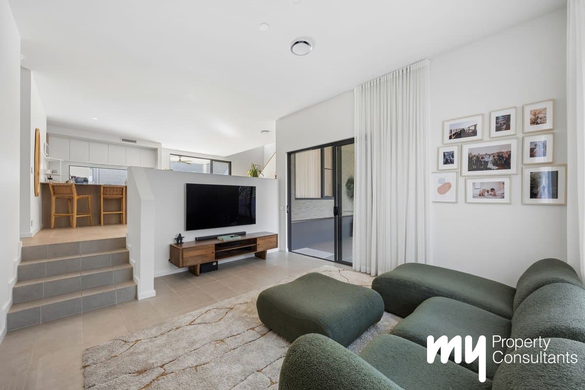 6 Glenholme Way, Gledswood Hills - Thumbnail 2
