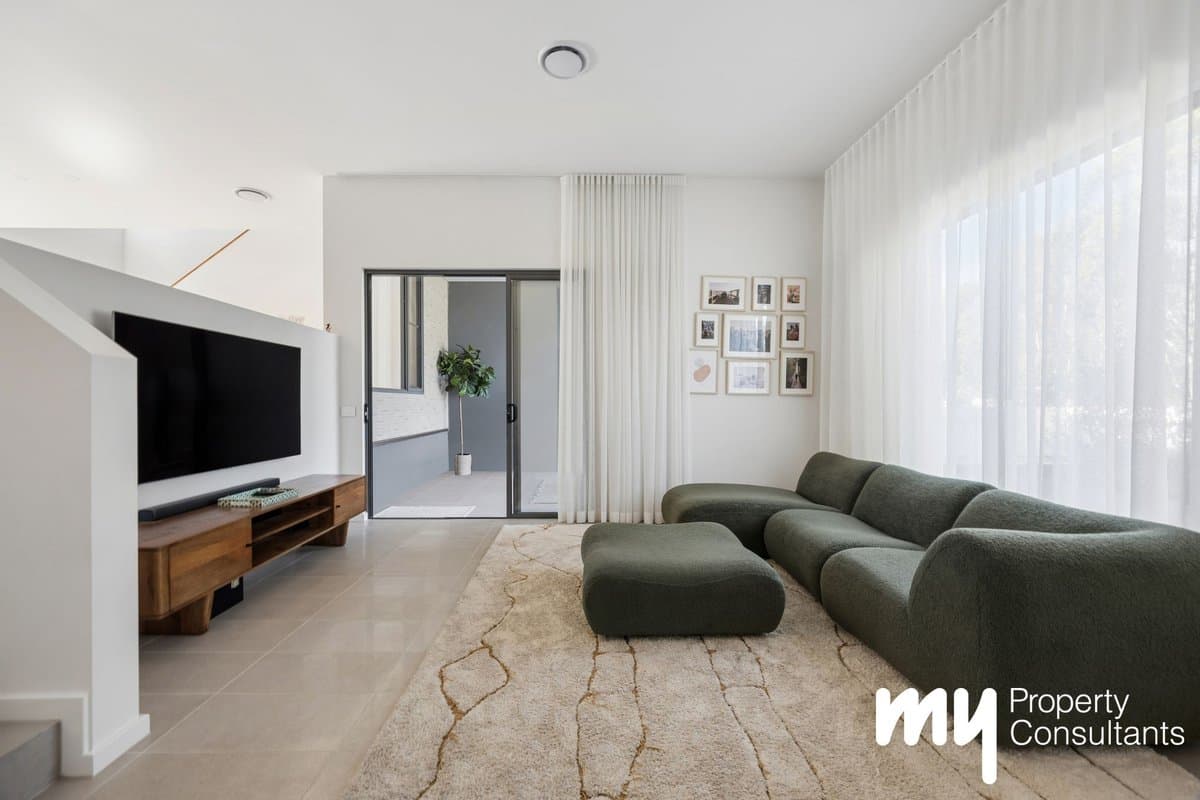 6 Glenholme Way, Gledswood Hills - Thumbnail 3