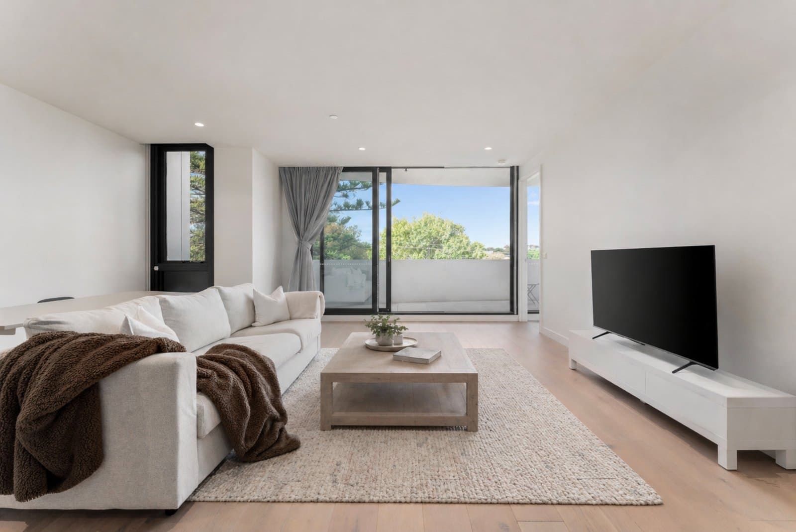204/585-589 Burke Road, Camberwell - Thumbnail 2