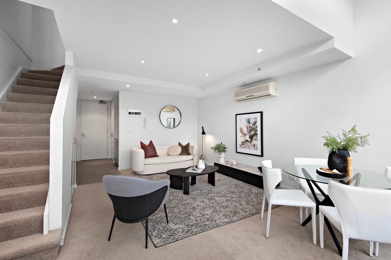 910/57 Bay Street, Port Melbourne - Thumbnail 2
