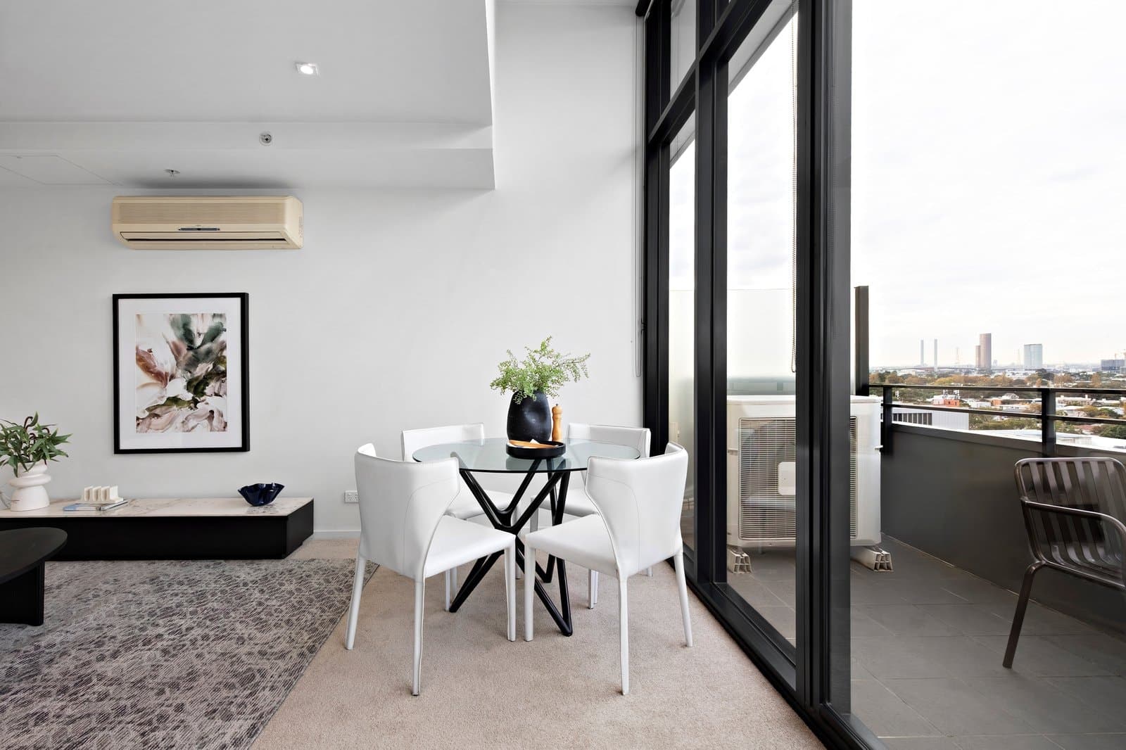 910/57 Bay Street, Port Melbourne - Thumbnail 3