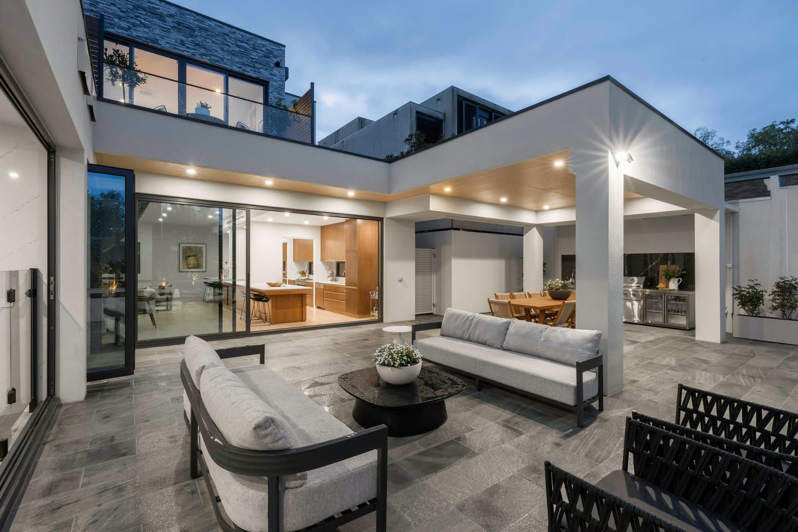 17 Iona Avenue, Toorak - Thumbnail 2