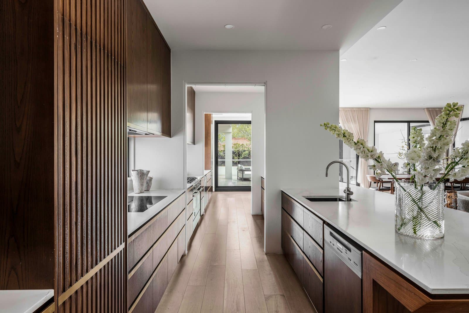17 Iona Avenue, Toorak - Thumbnail 8