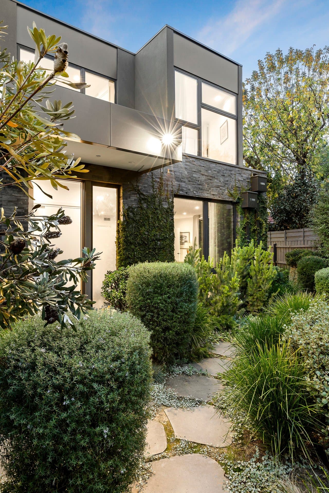 1 Roosevelt Court, Brighton East - Thumbnail 2