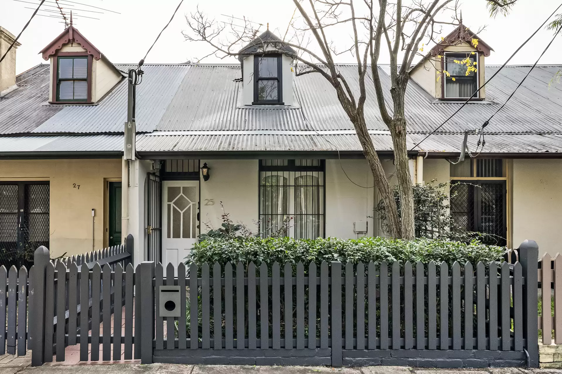 25 Wellington Street, Waterloo - Image 1