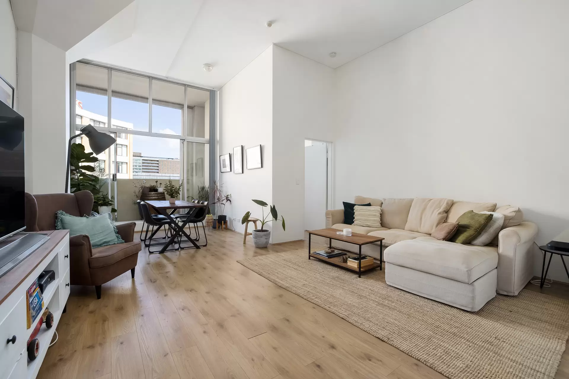 423/1 Missenden Road, Camperdown - Image 1
